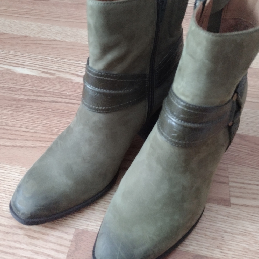 VIONIC Carnelia Water Repellent Olive Green Ankle Boots - Picture 5 of 14